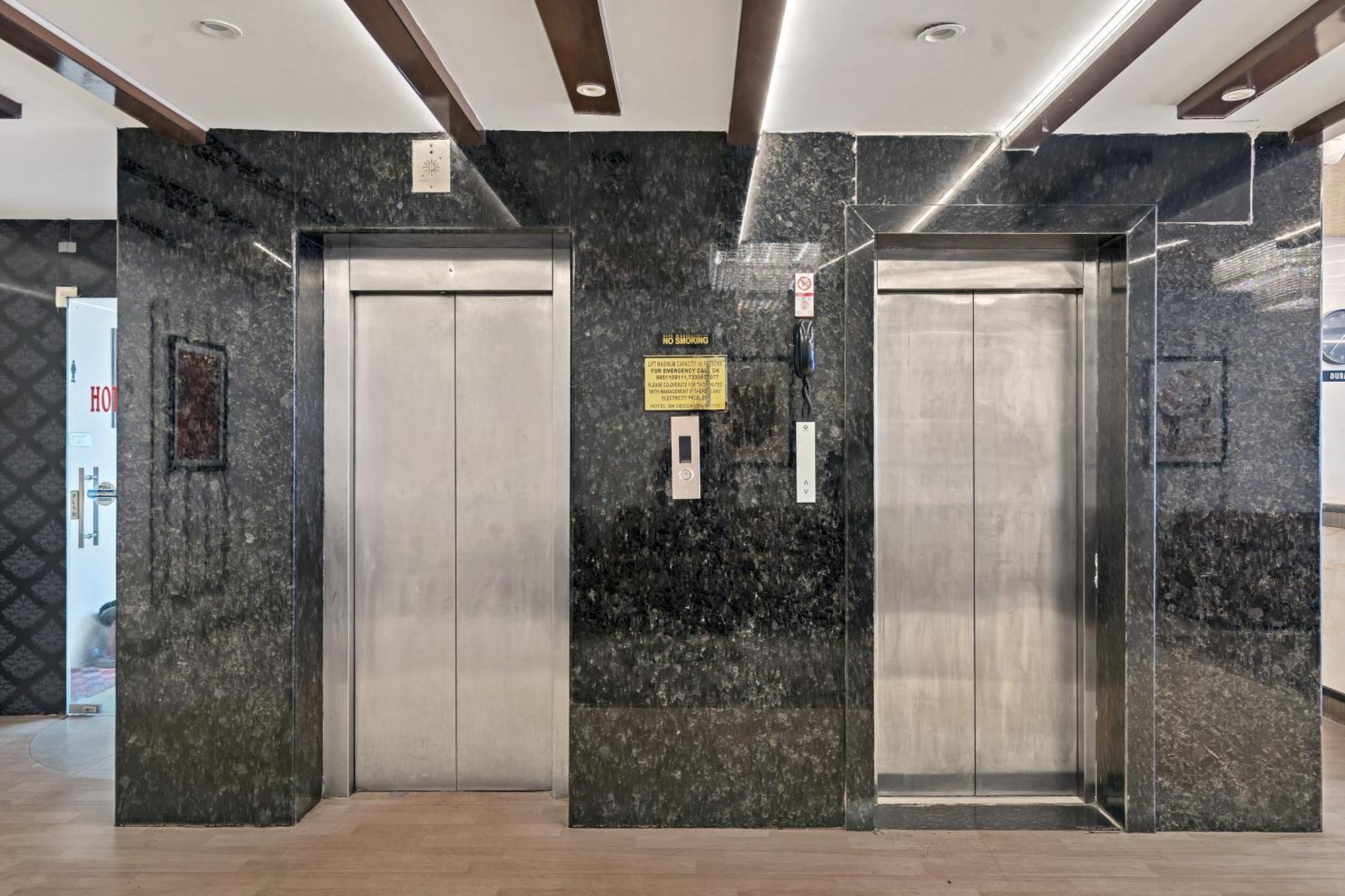 Hotel Sm Deccan Park Shamshabad Exteriör bild
