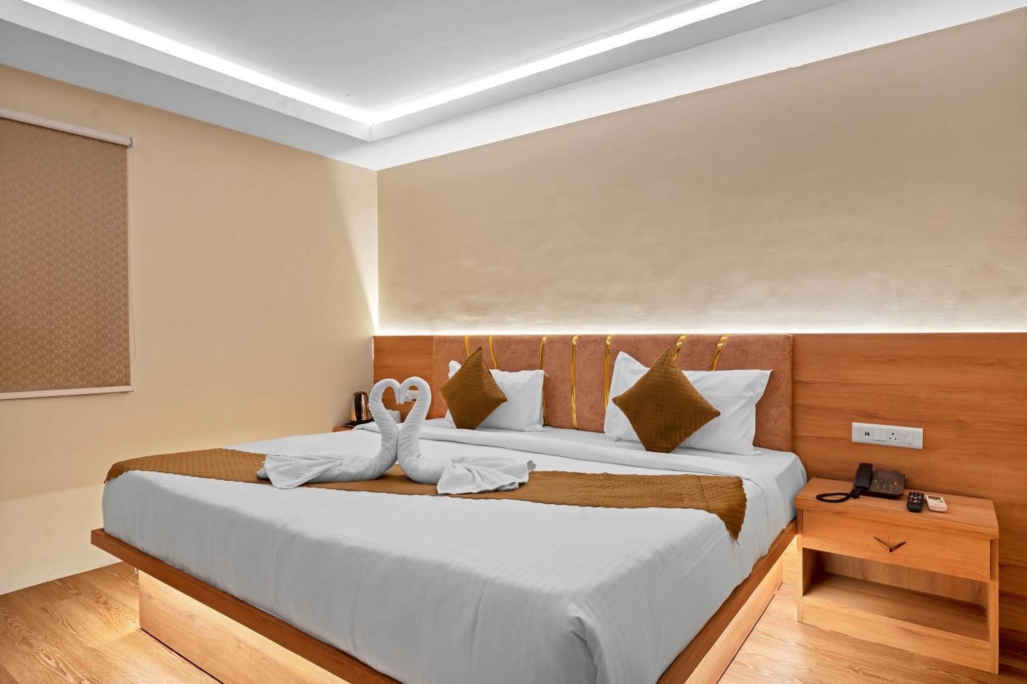 Hotel Sm Deccan Park Shamshabad Exteriör bild